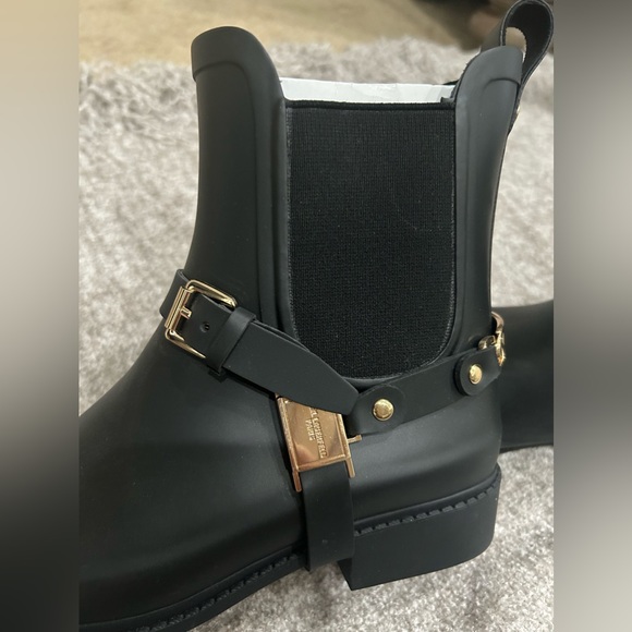 Karl Lagerfeld Paris, Black Rain boots with Gold hardware - Picture 6 of 7